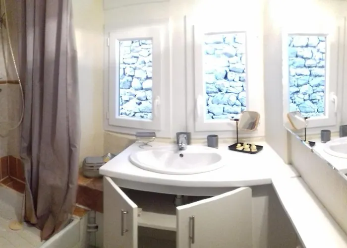 L'oustalou - Entre Lot Et Truyère * Entraygues-sur-Truyère